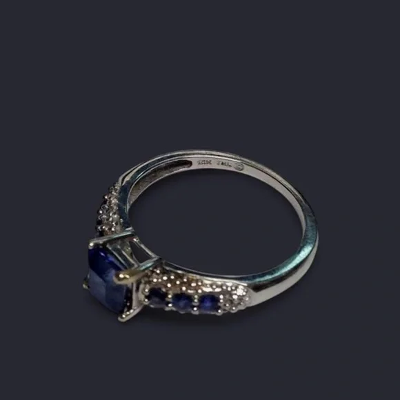 LADIES WHITE GOLD 10KT SAPPHIRE AND DIAMOND RING - Picture 2 of 4